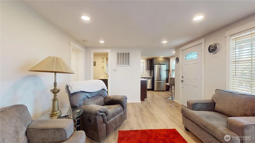 Property photo for 521 E Magnolia Avenue, Burlington photo 8