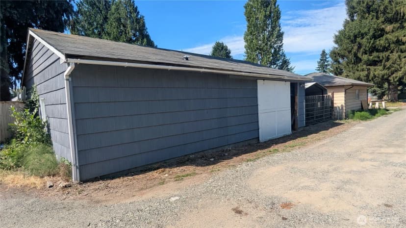 Property photo for 521 E Magnolia Avenue, Burlington photo 25