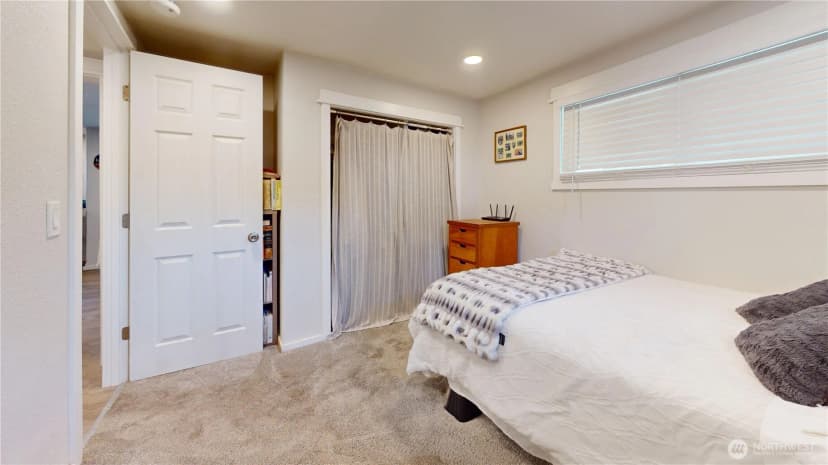 Property photo for 521 E Magnolia Avenue, Burlington photo 12