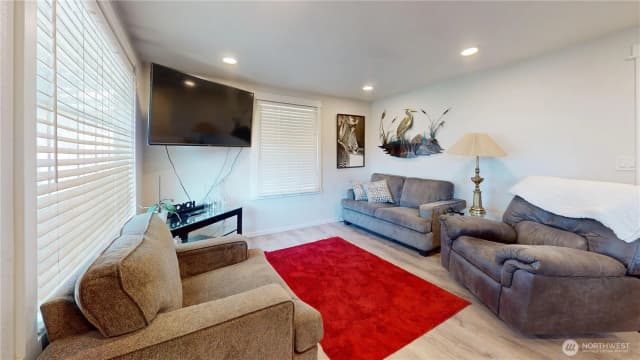 Property photo for 521 E Magnolia Avenue, Burlington photo 4