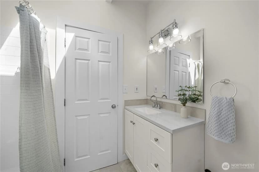 Property photo for 21239 14th Avenue S, Des Moines photo 24