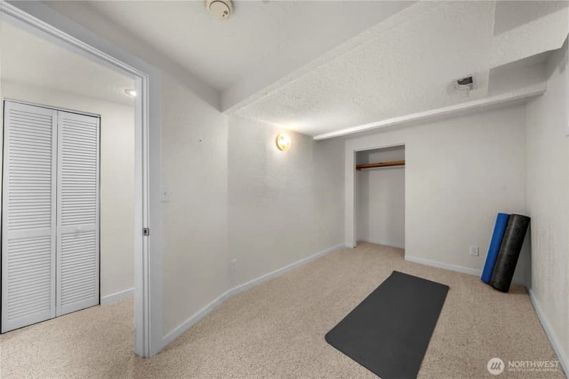 Property photo for 21239 14th Avenue S, Des Moines photo 28
