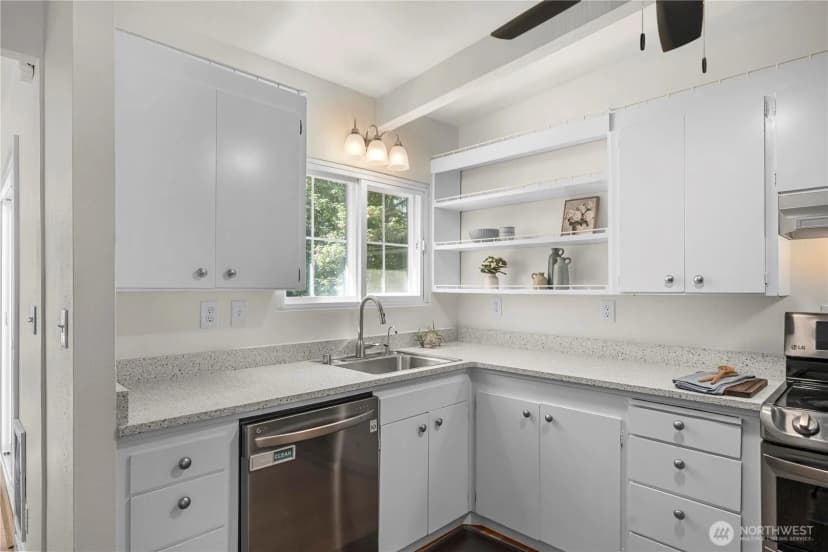 Property photo for 21239 14th Avenue S, Des Moines photo 13