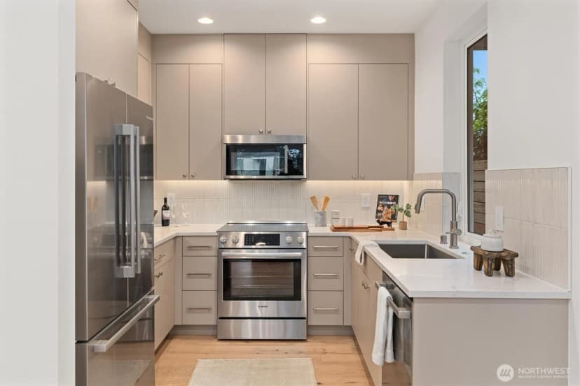 Property photo for 4047 44th Avenue Sw, Seattle photo 11