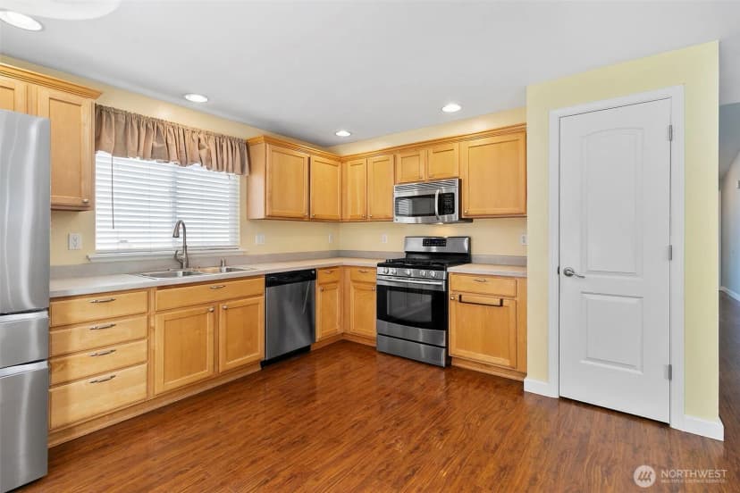 Property photo for 23929 Se 249th Street, Maple Valley photo 8