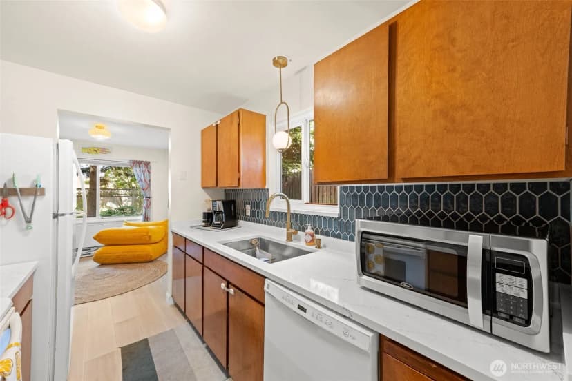 Property photo for 11515 Greenwood Avenue N #h, Seattle photo 6