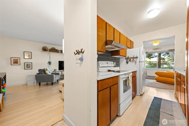 Property photo for 11515 Greenwood Avenue N #h, Seattle photo 3