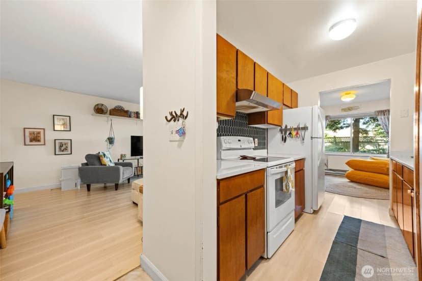 Property photo for 11515 Greenwood Avenue N #h, Seattle photo 3