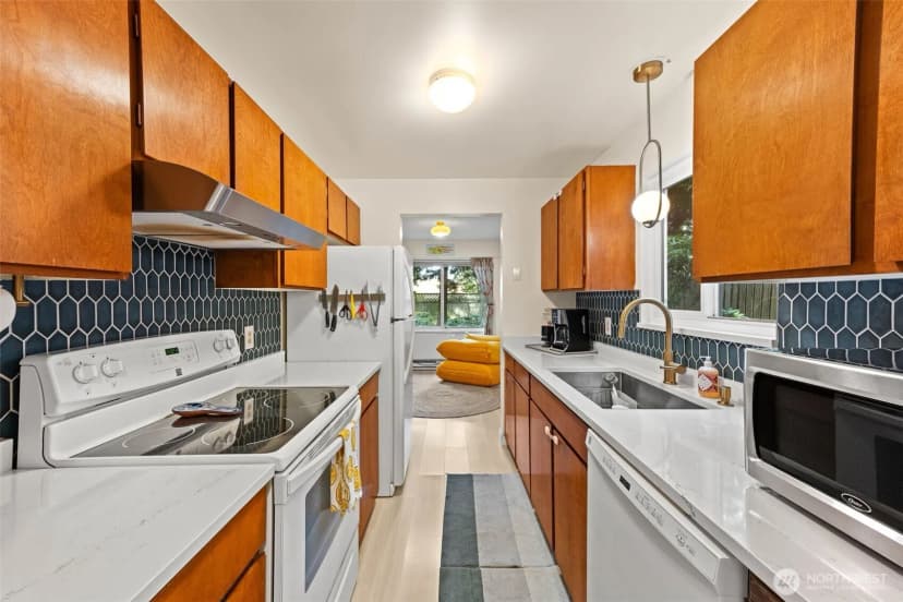 Property photo for 11515 Greenwood Avenue N #h, Seattle photo 4