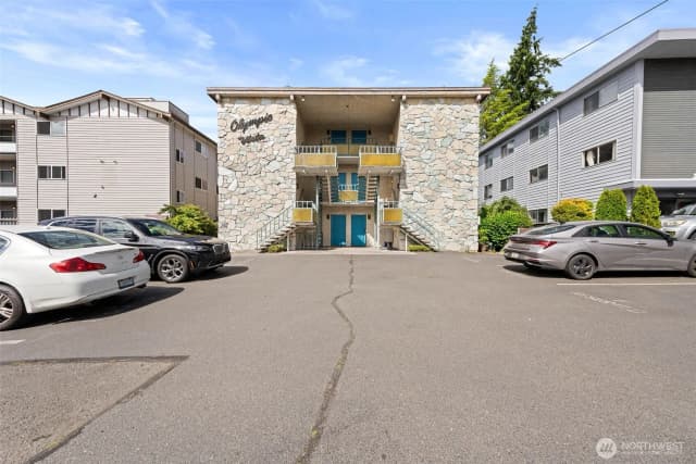 Property photo for 11515 Greenwood Avenue N #h, Seattle photo 2