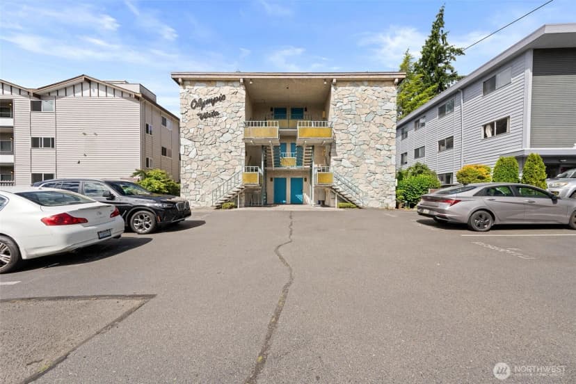 Property photo for 11515 Greenwood Avenue N #h, Seattle photo 2