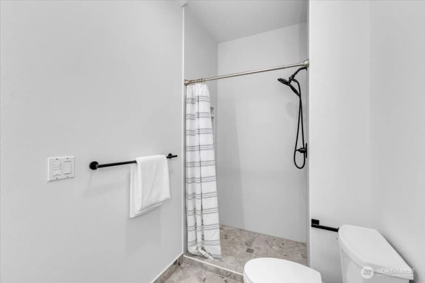 Property photo for 21119 Se 5th St, Sammamish photo 18