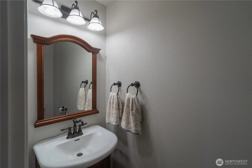 Property photo for 402 Troy Drive Se, Centralia photo 23