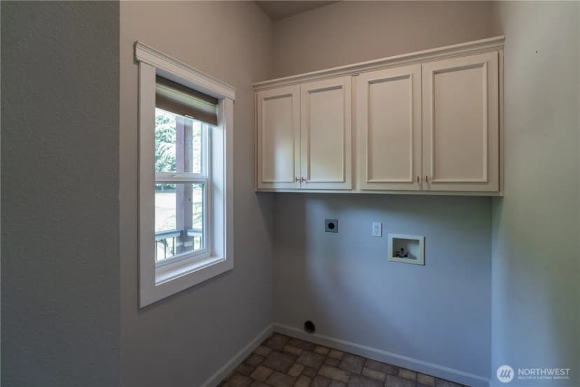 Property photo for 402 Troy Drive Se, Centralia photo 22