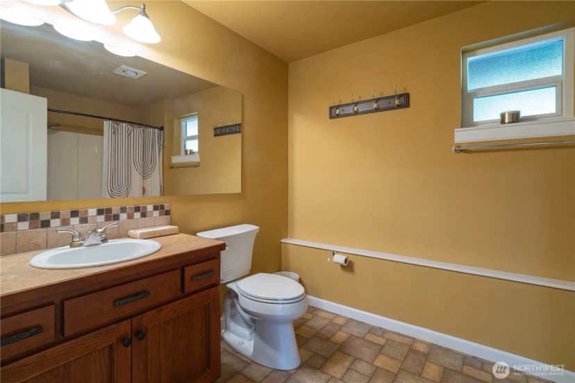 Property photo for 402 Troy Drive Se, Centralia photo 35