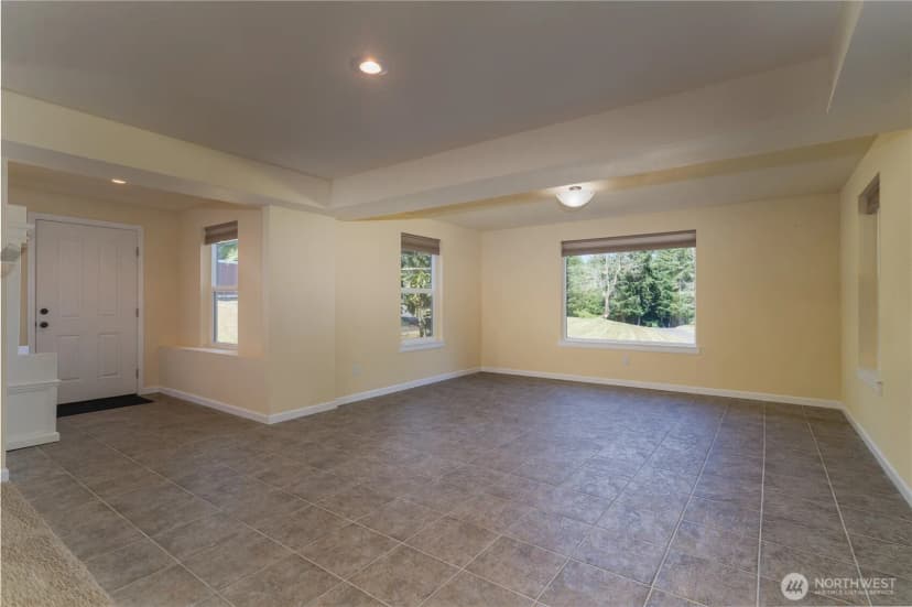 Property photo for 402 Troy Drive Se, Centralia photo 33