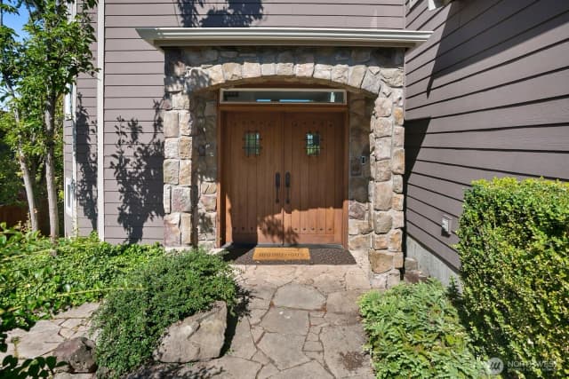 Property photo for 3021 70th Avenue Se, Mercer Island photo 2