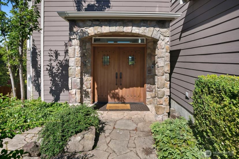 Property photo for 3021 70th Avenue Se, Mercer Island photo 2