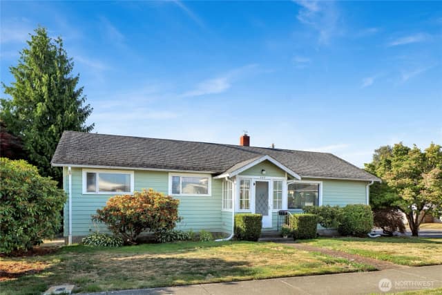 Property photo for 502 E Grover Street, Lynden