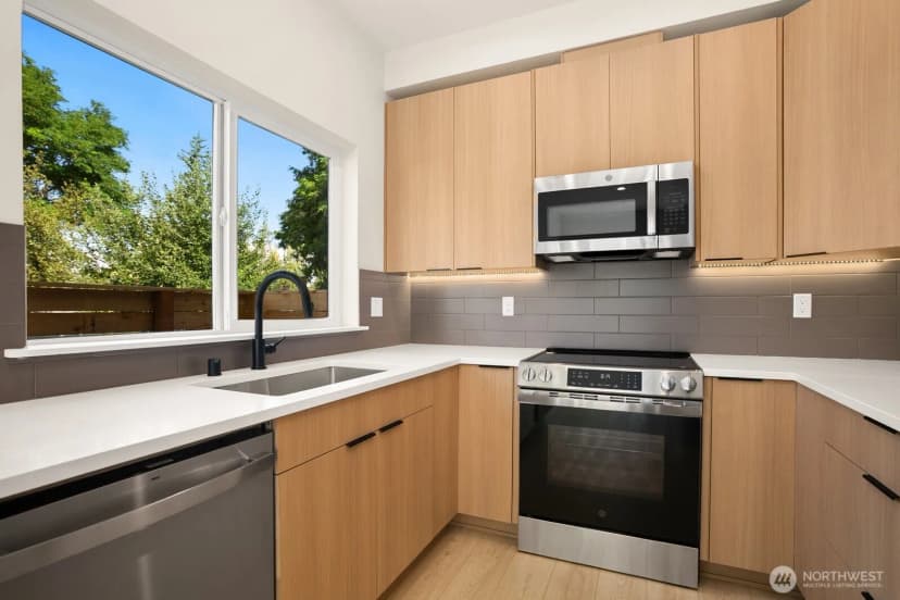 Property photo for 508 Sw 137th Street #b, Burien photo 6