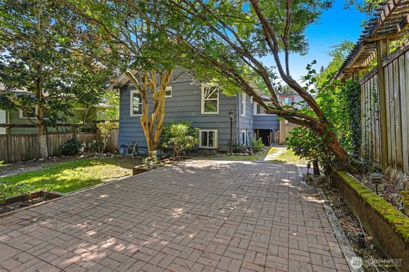 Property photo for 322 N 81st Street, Seattle photo 34