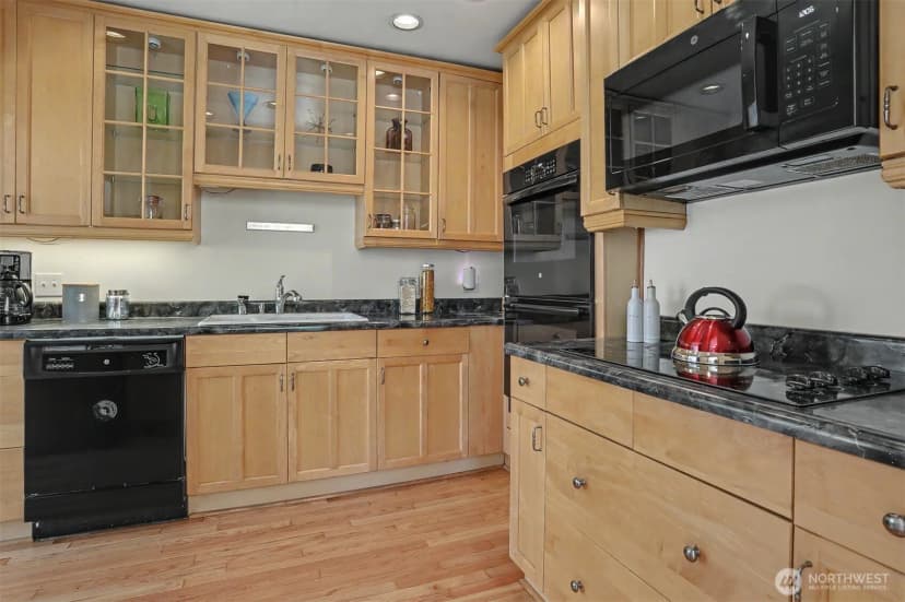 Property photo for 322 N 81st Street, Seattle photo 12