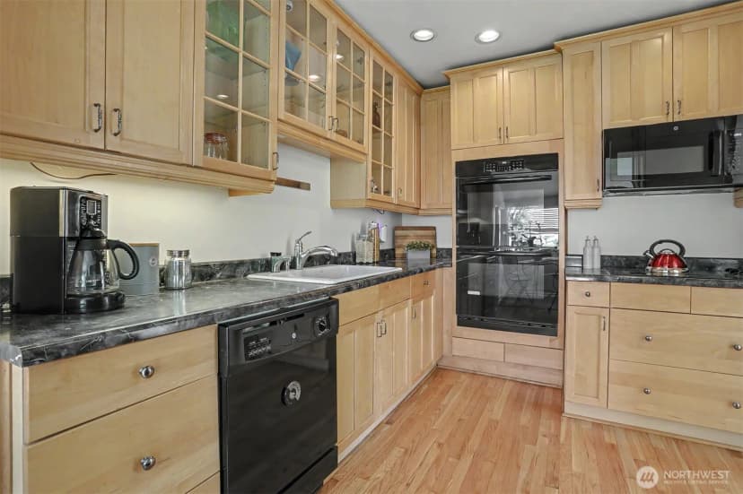 Property photo for 322 N 81st Street, Seattle photo 11
