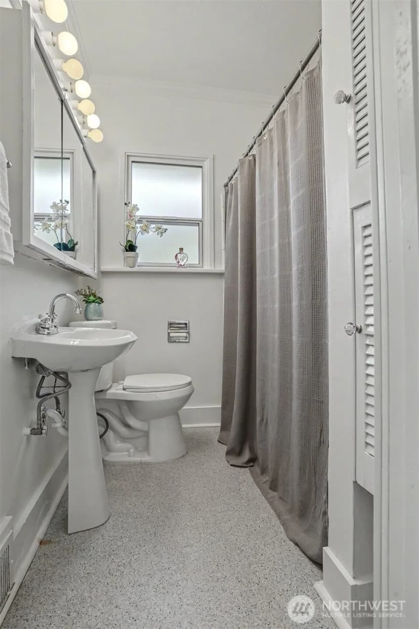 Property photo for 322 N 81st Street, Seattle photo 18
