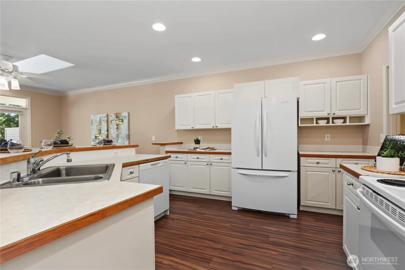 Property photo for 8819 69th Court St Sw, Lakewood photo 7