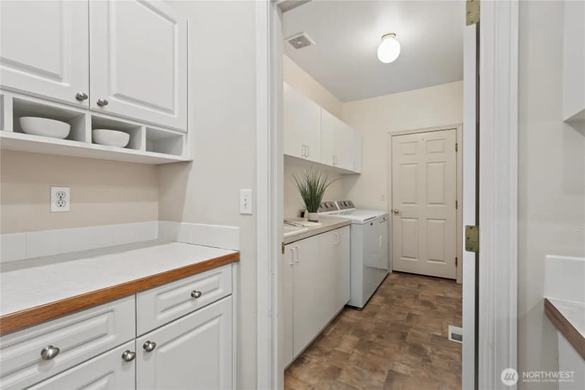 Property photo for 8819 69th Court St Sw, Lakewood photo 9
