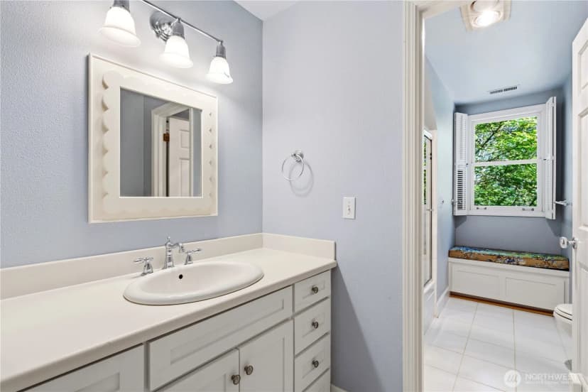 Property photo for 13555 Ne 54th Place, Bellevue photo 34