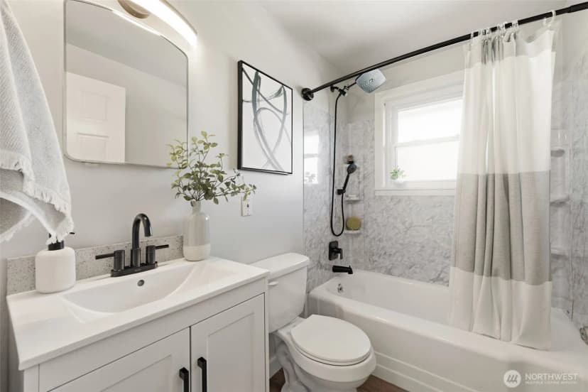Property photo for 8432 S 121st Street, Seattle photo 11