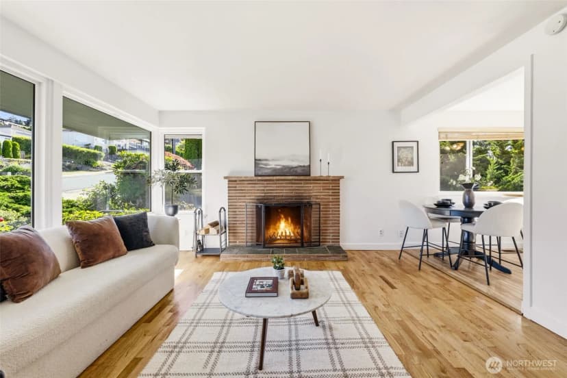 Property photo for 8432 S 121st Street, Seattle photo 2