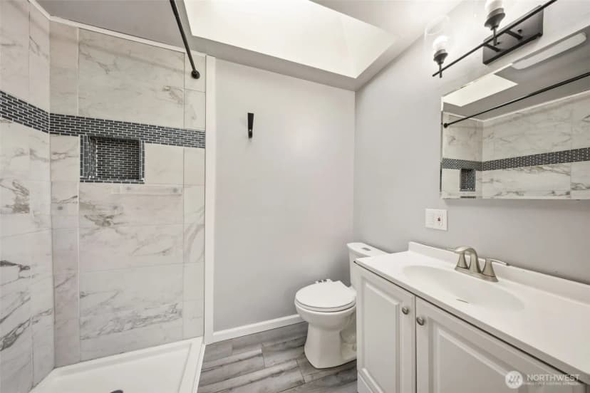 Property photo for 8432 S 121st Street, Seattle photo 9