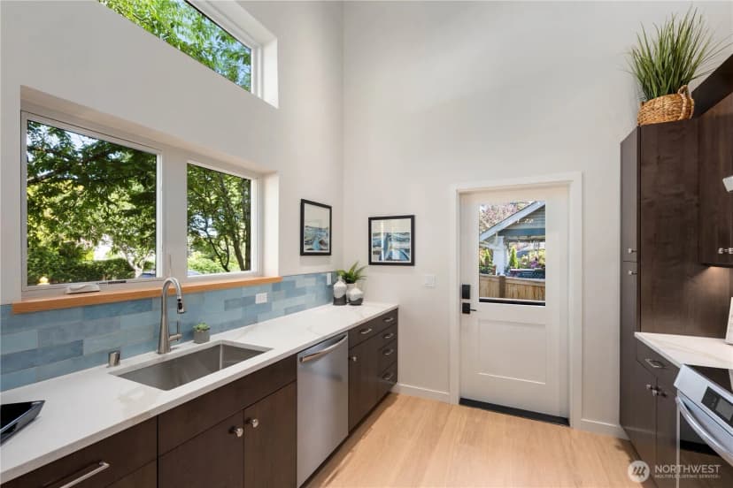 Property photo for 8627 30th Avenue Sw, Seattle photo 8