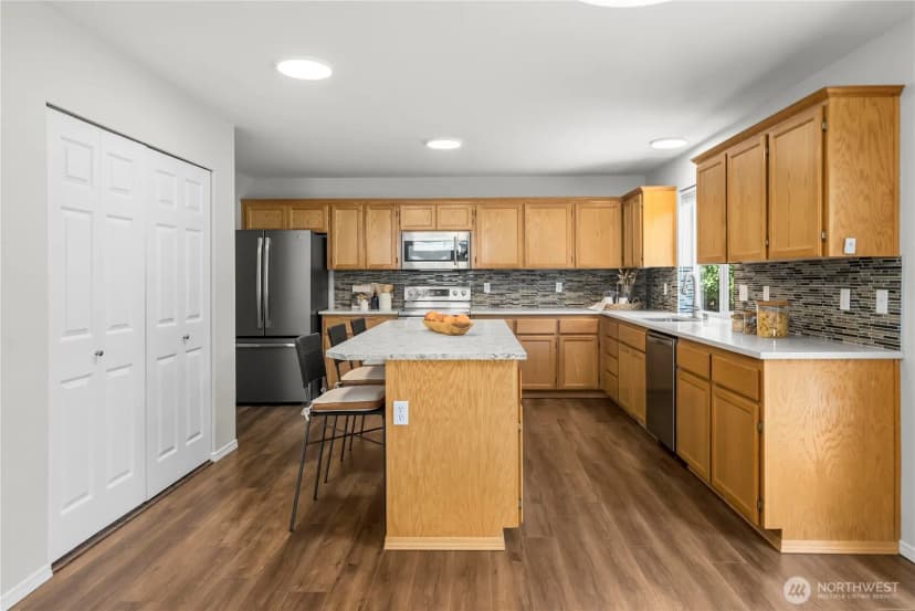 Property photo for 27610 239th Place Se, Maple Valley photo 8