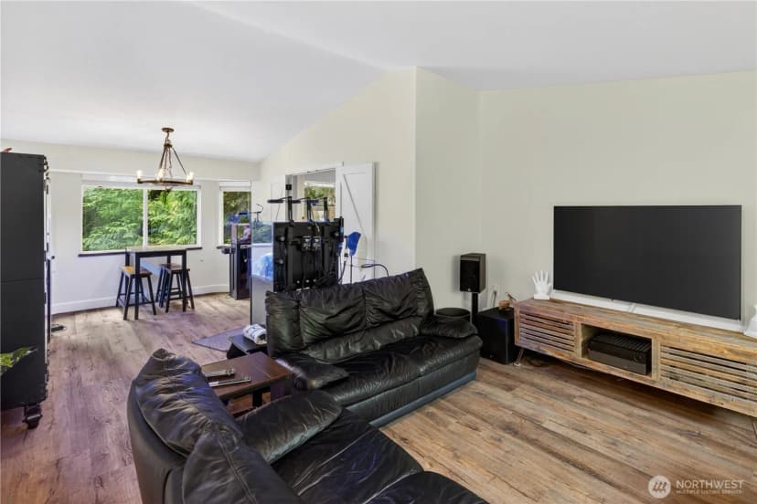 Property photo for 21313 Ne 10th Place, Sammamish photo 6