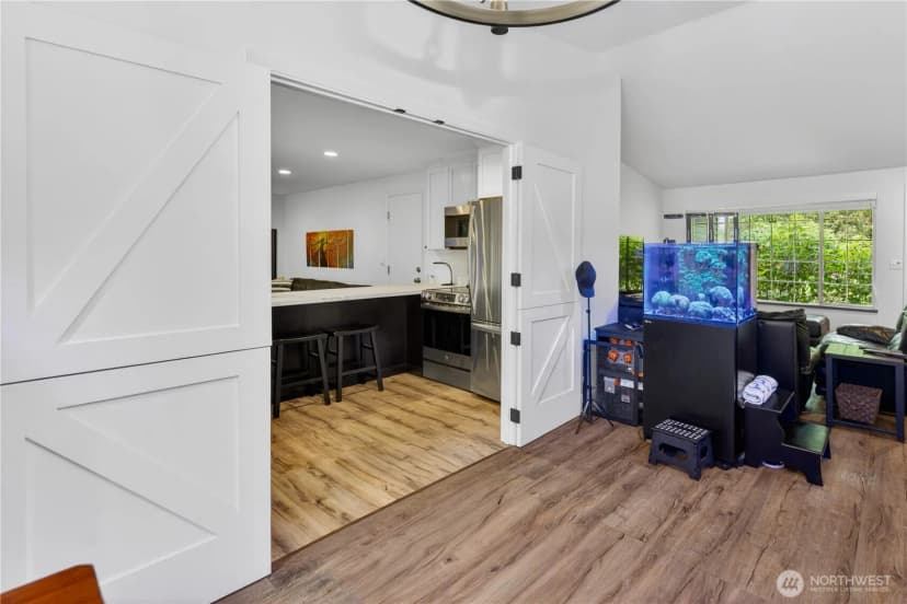 Property photo for 21313 Ne 10th Place, Sammamish photo 16