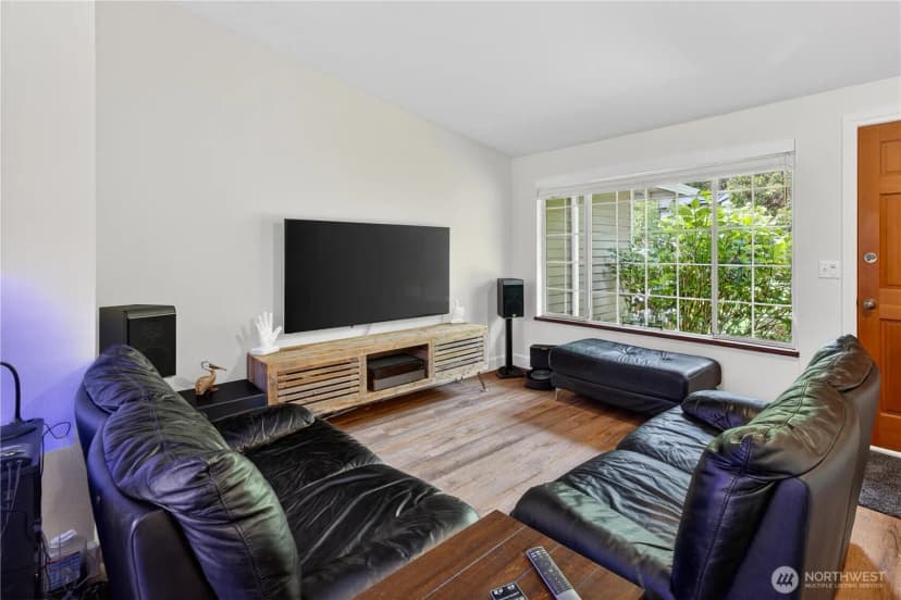 Property photo for 21313 Ne 10th Place, Sammamish photo 7
