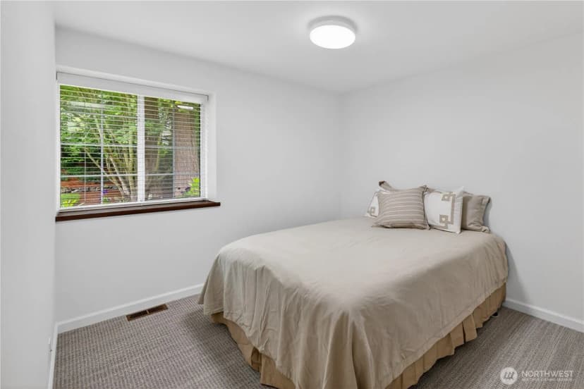Property photo for 21313 Ne 10th Place, Sammamish photo 13
