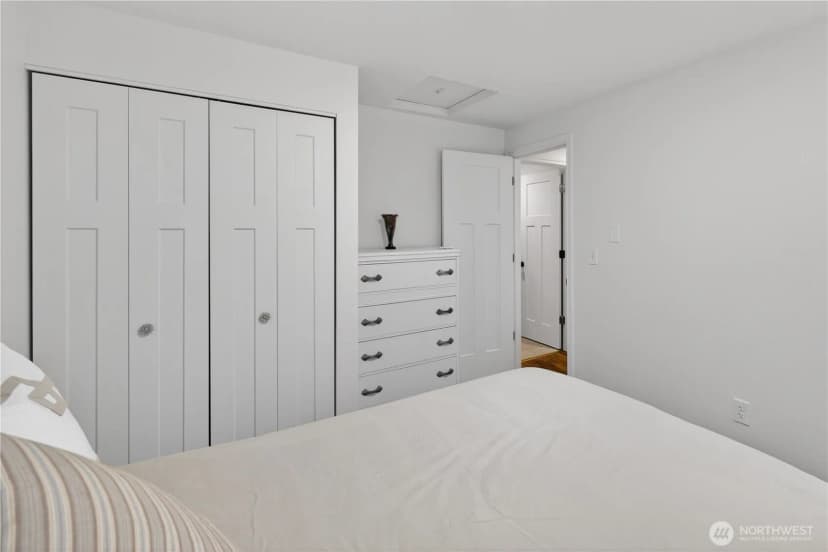 Property photo for 21313 Ne 10th Place, Sammamish photo 14