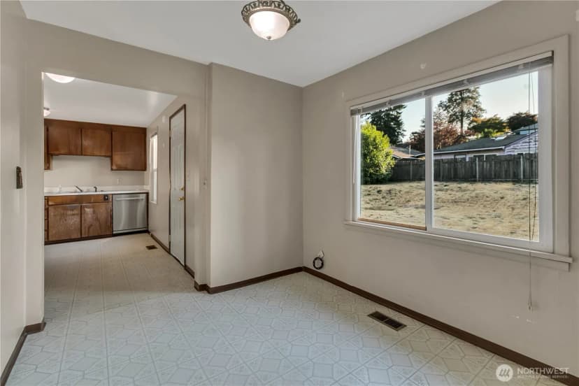 Property photo for 13607 2nd Avenue Sw, Seattle photo 11