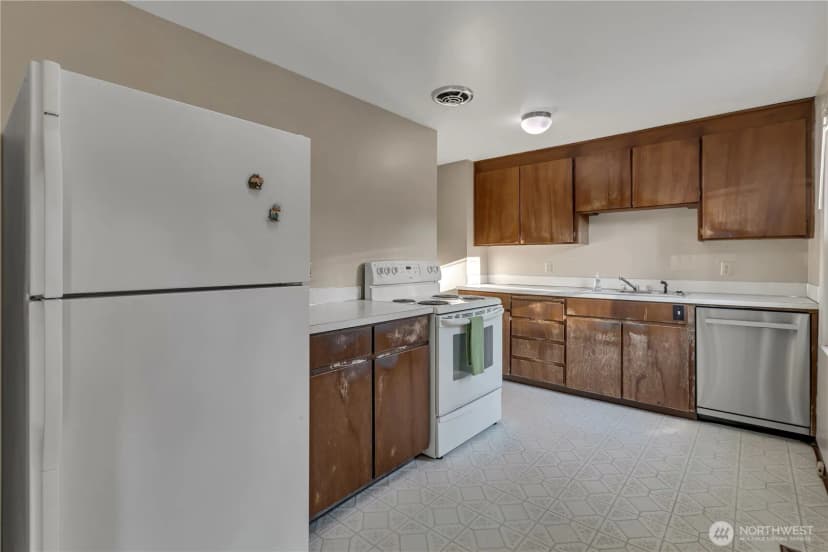 Property photo for 13607 2nd Avenue Sw, Seattle photo 8
