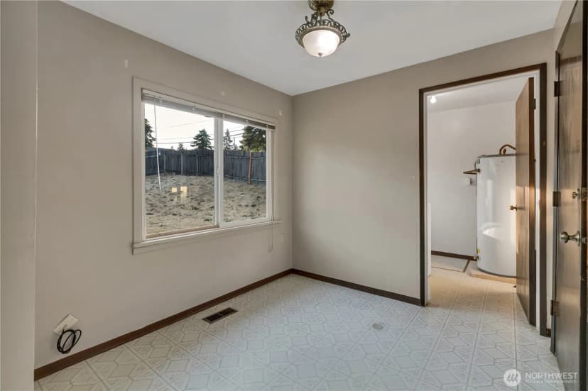 Property photo for 13607 2nd Avenue Sw, Seattle photo 10