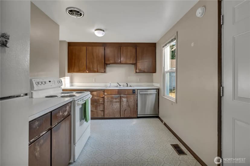 Property photo for 13607 2nd Avenue Sw, Seattle photo 9