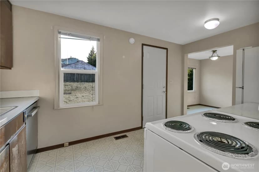 Property photo for 13607 2nd Avenue Sw, Seattle photo 7
