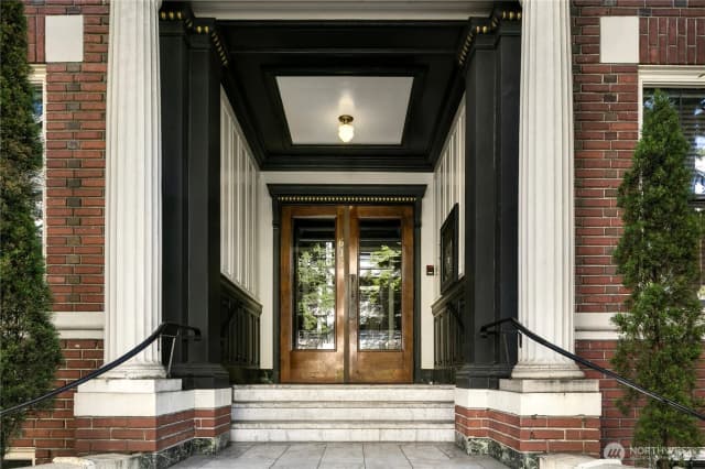 Property photo for 615 Boren Avenue #17, Seattle photo 2