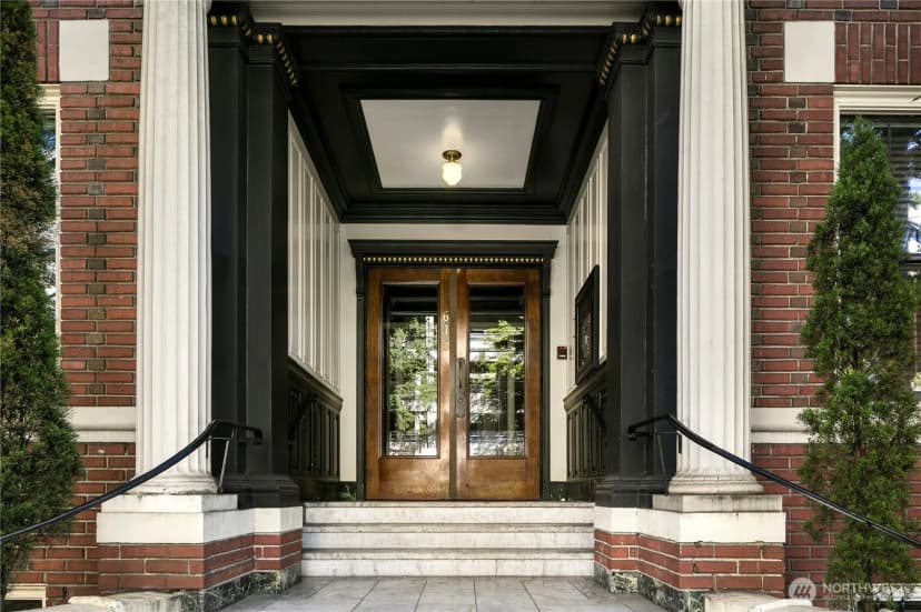 Property photo for 615 Boren Avenue #17, Seattle photo 2