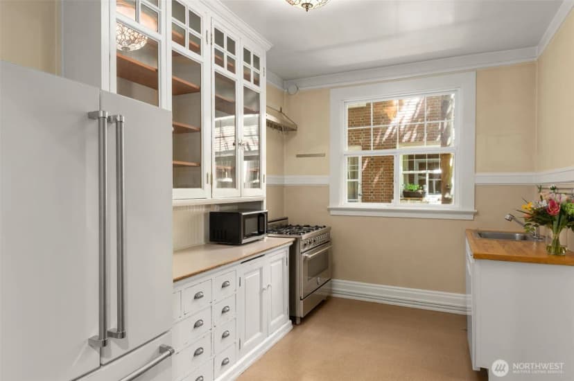 Property photo for 615 Boren Avenue #17, Seattle photo 17
