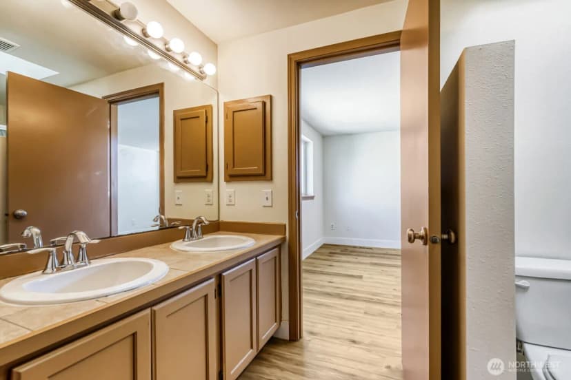 Property photo for 23419 23rd Avenue S, Des Moines photo 14